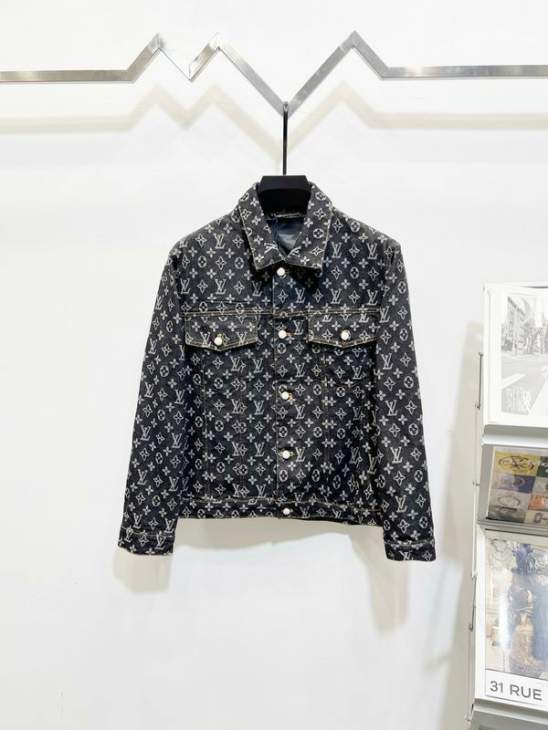 Picture of LV Sweater Suits _SKULVS-XLqqtxQ027Q02641150